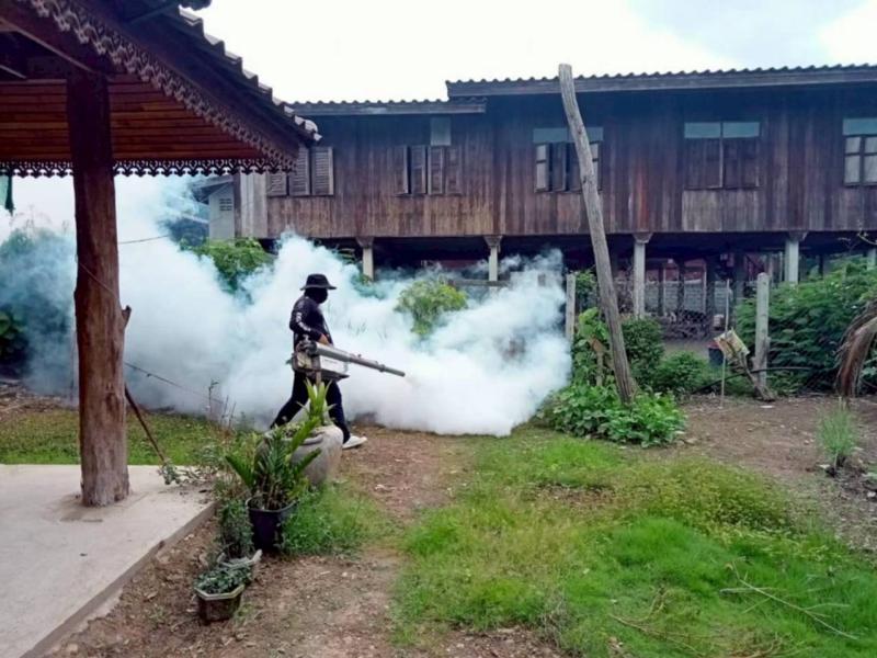 งานป้องกันและบรรเทาสาธารณภัย อบต.บ้านโป่ง ได้รับมอบหมายให้ออกพ่นหมอกควันกำจัดยุงลายตามบ้านเรือนประชาชน พื้นที่หมู่ที่ 1 - 12 ตำบลบ้านโป่ง อ.งาว จ.ลำปาง